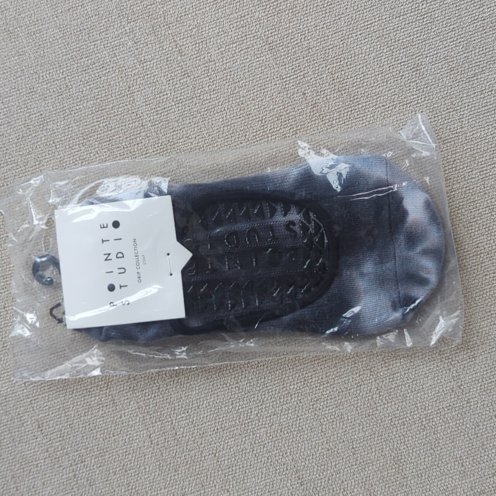 New Pointe Studio Grip Socks